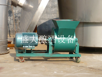 釀酒設備使用的粉(fěn)碎設備之一(yī)揚茬機